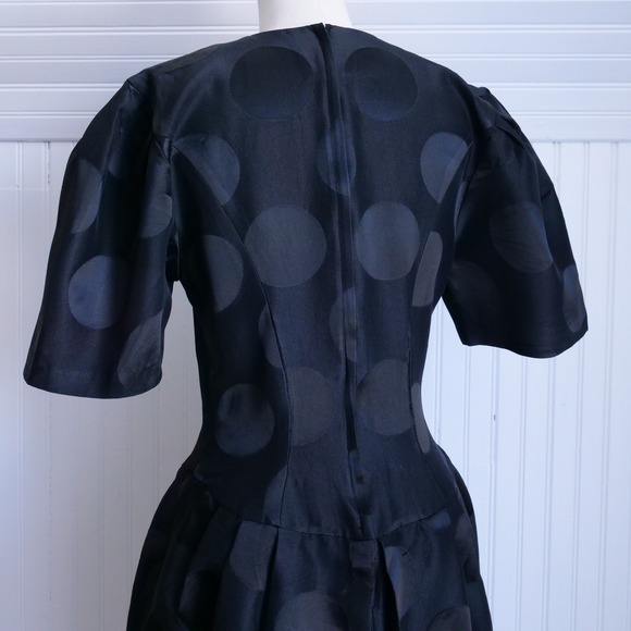 Fun 80s/90s Nipon Boutique giant polka dot monochromatic print black party dress - Picture 7 of 8